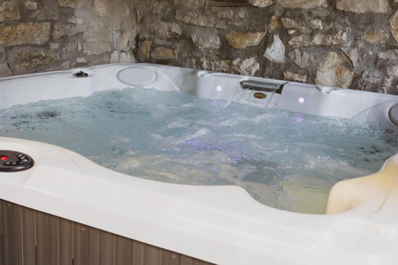 Scardona Rustica, Bed & Breakfast With Jacuzzi, Bbq And Free Parking In Skradin, Krka Lejlighed Eksteriør billede