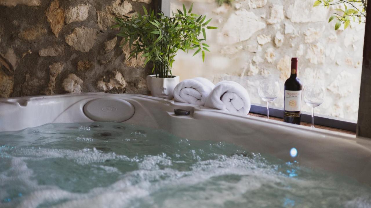 Scardona Rustica, Bed & Breakfast With Jacuzzi, Bbq And Free Parking In Skradin, Krka Lejlighed Eksteriør billede